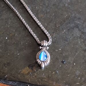 Elegant Silver Necklace with Blue Gemstone